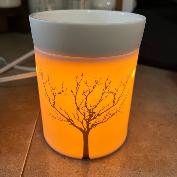 Scentsy Warmer Tilia Tree #2 (chipped lid) - Picture 1 of 6